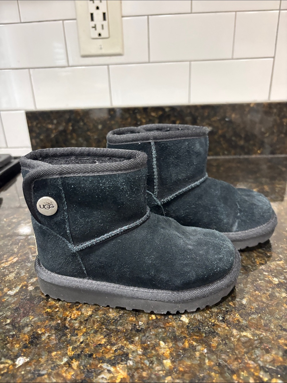 UGG Toddler Black Mini Boots – Size 8 – Style 1118890T